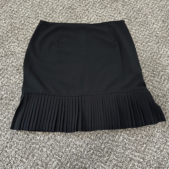 12107 Black Patterned Above Knee Skirt